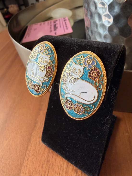 White Cat Cloisonne Clip on Earrings - Picture 2 of 5